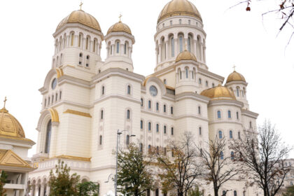 video mii de oameni la coada pentru a vizita catedrala nationala patriarhia depunem toate eforturile sa asiguram cele mai bune conditii 69048d4a13012