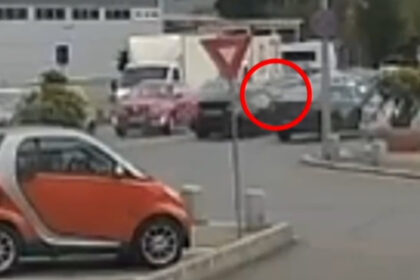 Informații recente despre tragedia de pe trecerea de pietoni, unde o mamă și-a pierdut viața: Unul dintre șoferii implicați a fost depistat pozitiv la consum de substanțe interzise. 2 video noi date din accidentul in care o mama a fost ucisa pe trecerea de pietoni unul dintre soferii implicati a iesit pozitiv la drug test 68ee27bd25c75