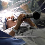 O artistă și-a demonstrat talentul la clarinet în timpul unei intervenții pentru Parkinson. Care a fost procedura și cum o poate susține? 3 video o femeie a cantat la clarinet in timpul unei operatii pentru parkinson ce interventie a suferit si cum o poate ajuta 68f76555b2b5b