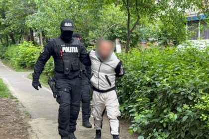 video procurorii diicot anunca bomba un politist ar fi sprijinit mai multi proxeneti se fac zeci de perchezitii 68de1b7f79de2