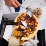 România, lideră în risipa alimentară: 2,5 milioane de tone de hrană distruse anual! 2 video romanii campioni europeni la risipa alimentara 25 milioane de tone de mancare sunt aruncate la gunoi anual in tara noastra 68f0a3a299946