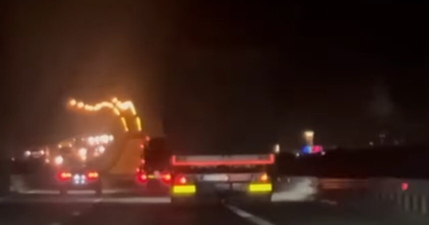 Un șofer de TIR străin, surprins în mijlocul haosului pe Autostrada A1, cu o alcoolemie de 2,67 g/l 1 video sofer de tir cetatean strain prins cand circula haotic pe autostrada a1 barbatul avea o alcoolemie de 267 g l 68f9123c0d0ec