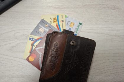 a furat un portofel si a folosit cardurile printr un ospatar in costinesti 691fcb446ef31