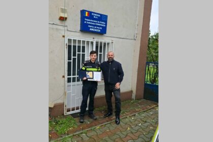 agentul marius alexandru lataretu din politia amzacea recompensat cu placheta de merit a demonstrat calitati demne de aprecierea si respectul colegilor 690c90cc7dff4