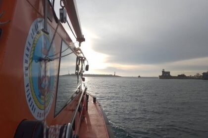 alerta in portul constanta un navigator de pe un vas de pasageri preluat de echipajele arsvom si dus cu ambulanta la spital 6914684f9a9d5