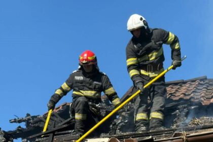 alerta la isu dobrogea arde un imobil parasit de pe strada poporului 6914b5867ea88