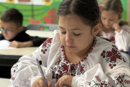 ambasada ucrainei dezminte informatiile despre inchiderea scolilor cu predare in romana din cernauti 6917419b229b5