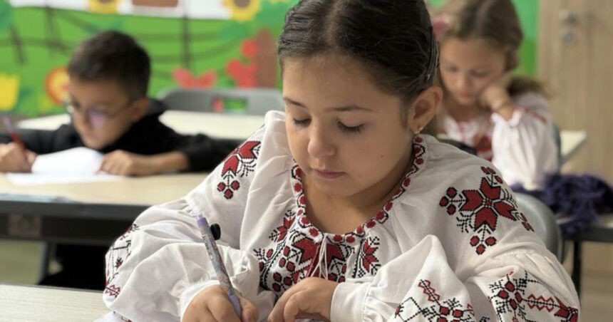 ambasada ucrainei dezminte informatiile despre inchiderea scolilor cu predare in romana din cernauti 6917419b229b5