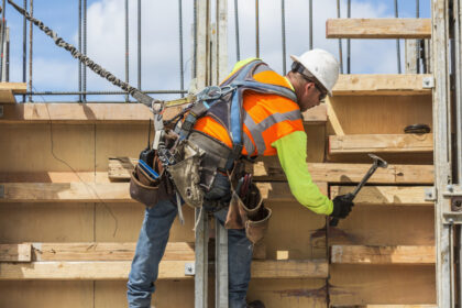 analiza peste 136 000 de muncitori non ue lucreaza legal in romania ce inseamna fenomenul pentru economie 69271ab2923aa