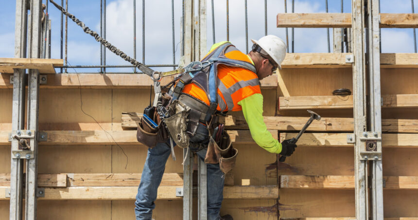 analiza peste 136 000 de muncitori non ue lucreaza legal in romania ce inseamna fenomenul pentru economie 69271ab2923aa