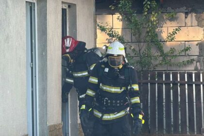 arde o casa in valu lui traian pompierii intervin cu mai multe autospeciale 6909c395c3b1d