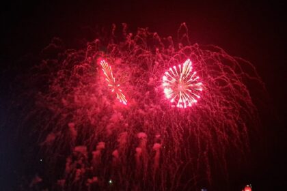 atentie s a schimbat legea persoanele fizice pot cumpara doar materiale pirotehnice din categoria artificiilor de brad incep controalele 6922e5afa5597