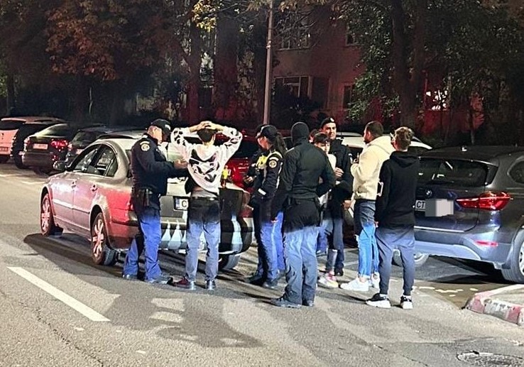 au voie politistii sa ne controleze masina sau sa ne caute prin buzunare o intrebare pe care o adreseaza in general cei care se simt cu musca pe caciula 691a85285c98b