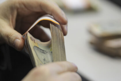 blocul national sindical va sesiza comisia europeana daca guvernul va decide inghetarea salariului minim 69135fe57dc84