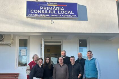 caravana arhiepiscopiei tomisului a ajuns in comuna aliman primarul george nicola pachetele vor fi distribuite copiilor din familiile vulnerabile 692499084110c