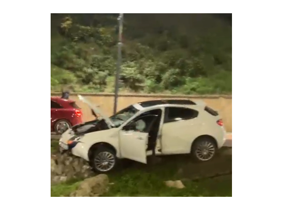 cascadorie in toiul noptii pe strada termele romane un sofer a intrat cu masina in vestigiile de la poarta 1 692a104907446