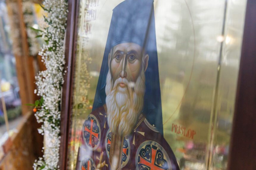 ce se intampla cu moastele sfantului arsenie de la prislop dupa sfintirea noii manastiri anunt de ultima ora de la mitropolitul ardealului 692aae8dc1cb3