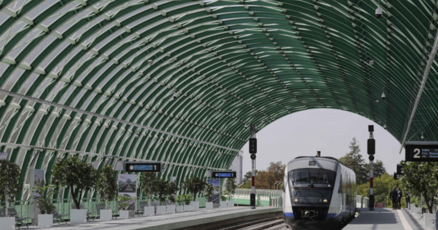 circulatia trenurilor catre aeroportul otopeni va fi modificata in urma unor lucrari anuntul cfr 691712bae6932