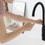 cnsu apa potabila din rezervele de stat trimisa catre cele 14 localitati din prahova si dambovita afectate de criza apei de la barajul paltinu 692c858c0df24