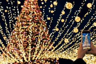 comuna pantelimon se pregateste de craciun contractul pentru montarea decoratiunilor luminoase atribuit firmei kmycos trading srl 690c5c0fd07fb