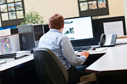 concediat ilegal reangajat doar pe hartie ce pot face angajatii cand victoria din instanta se transforma intr o batjocora 6913df89151e4