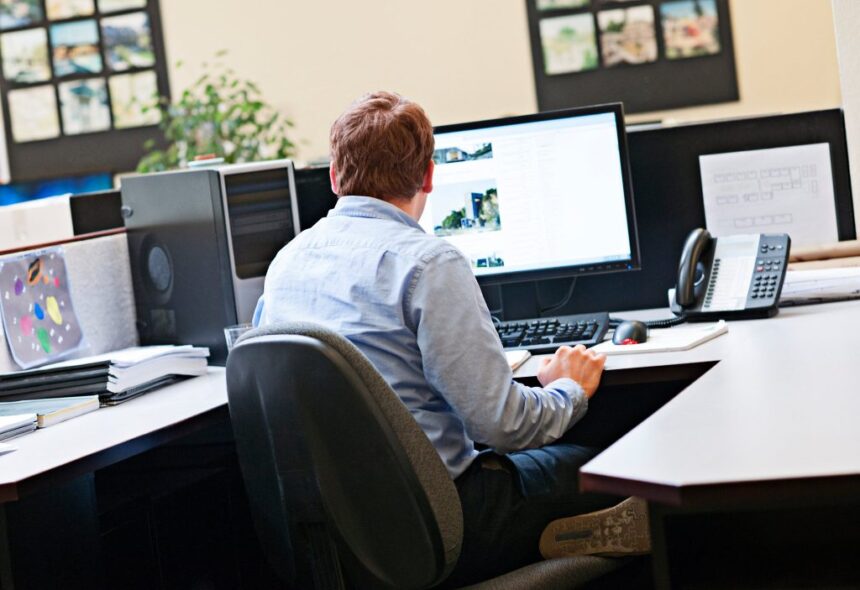 concediat ilegal reangajat doar pe hartie ce pot face angajatii cand victoria din instanta se transforma intr o batjocora 6913df89151e4