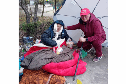 constanta povestea cutremuratoare a auricai femeia care traieste sub o umbrela rupta asociatia suflete deschise ii este singura alinare 69171cb05a49f