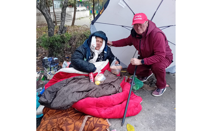 constanta povestea cutremuratoare a auricai femeia care traieste sub o umbrela rupta asociatia suflete deschise ii este singura alinare 69171cb05a49f