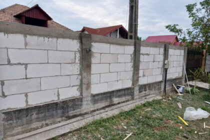 constantean obligat de instanta sa isi demoleze doua camere acoperisul si gardul toate construite fara autorizatie 692439fbf1e05