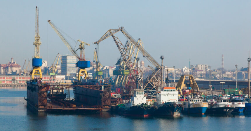 contrabanda cu motorina prin facilitati din portul constanta 37 de perchezitii in noua judete si 11 firme sub lupa diicot 69280d2e9b436