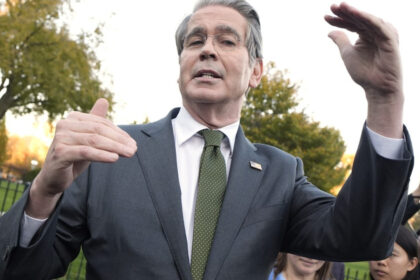 cum ar putea primi fiecare american cel putin 2 000 de dolari de pe urma tarifelor lui trump explicatiile lui scott bessent 6911b54d2006b