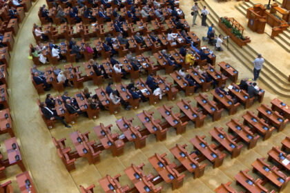 cum voteaza romanii in functie de varsta partidele pentru care ar opta doua treimi din tineri seniorii raman fideli psd sondaj 6911a73401257