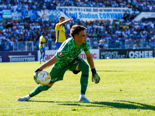 doi jucatori de la farul constanta convocati la nationala de tineret a romaniei 69131495bb800