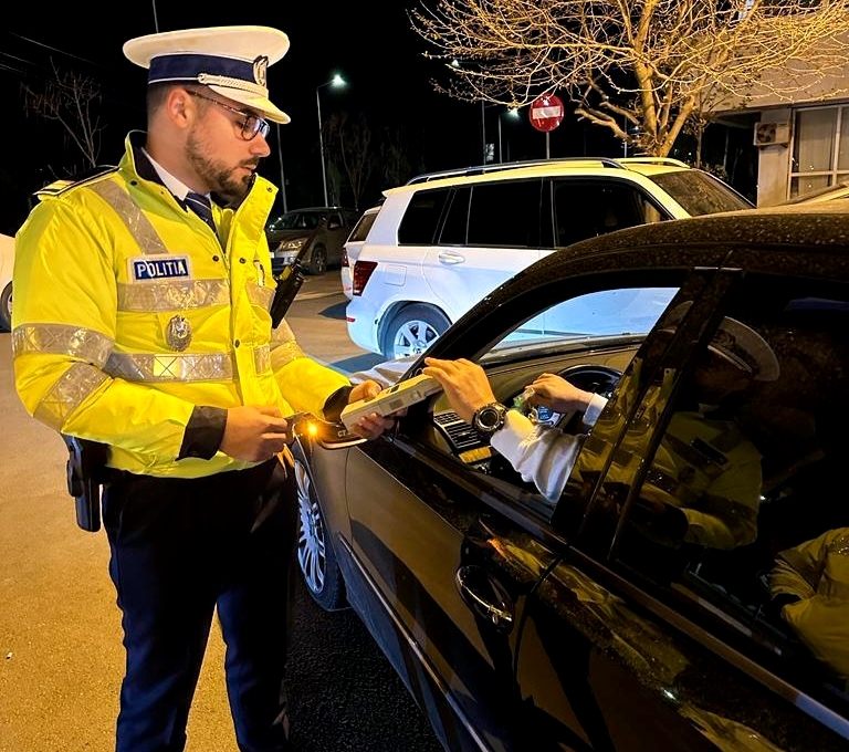 doi prieteni beti o singura masina si doua opriri ale politistilor noapte cu peripetii in constanta 690a856572668