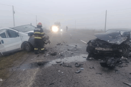 doua autoturisme s au ciocnit pe unde drum national in impact a fost implicat si un microbuz de transport persoane 691828120ab96