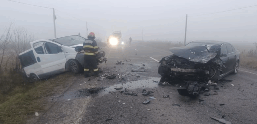 doua autoturisme s au ciocnit pe unde drum national in impact a fost implicat si un microbuz de transport persoane 691828120ab96