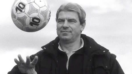 emeric ienei iubit in toata ungaria doua cluburi maghiare l au omagiat pe legendarul antrenor nu l vom uita niciodata 690b671de5a3e