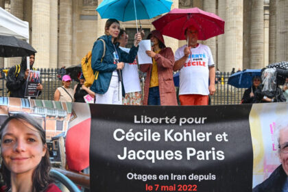 emmanuel macron anunta eliberarea a doi profesori francezi dupa trei ani de detentie in iran 690a66f82b810