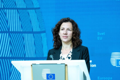 erasmus 2026 primeste un buget record de 52 miliarde de euro roxana minzatu sunt bani investiti inteligent 6915b44e7bf11