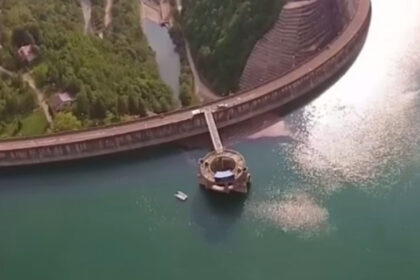 exclusiv directorul companiei care trateaza apa din paltinu au fost presiuni de unde sa dau apa daca nu mai e cineva trebuie sa plateasca 692cbc02f2386