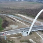 foto a fost finalizat podul cu cel mai mare arc parabolic din romania unde este amplasat si ce legaturi asigura 692759ea9bf4a