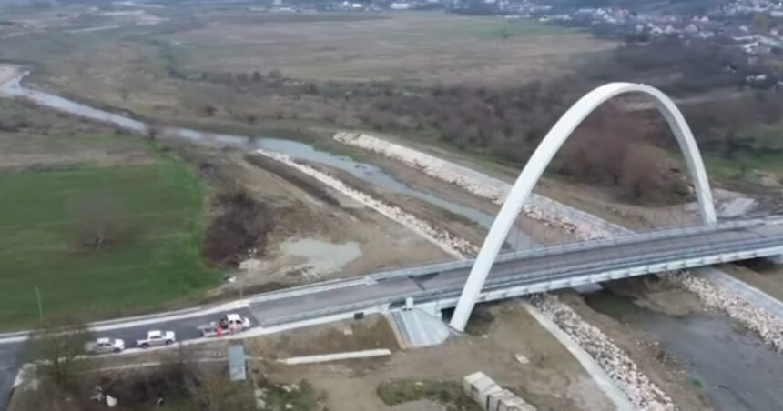 foto a fost finalizat podul cu cel mai mare arc parabolic din romania unde este amplasat si ce legaturi asigura 692759ea9bf4a