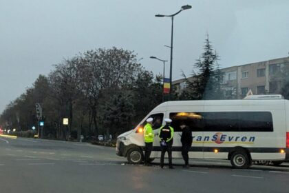 foto accident cu un microbuz in zona dacia 691a09cfa02be