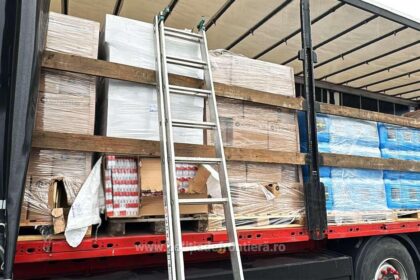 foto captura impresionanta 15 de tigarete introduse pe teritoriul romaniei de un sarb barbatul a fost arestat pentru contrabanda 692c312be5724