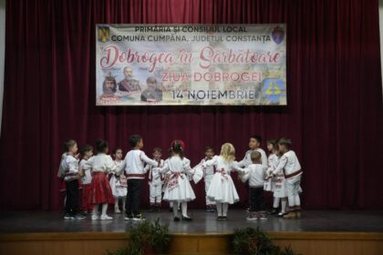 foto copiii artistii si comunitatea din cumpana au adus la la viata mozaicul etnic al dobrogei 69173fe9cac10