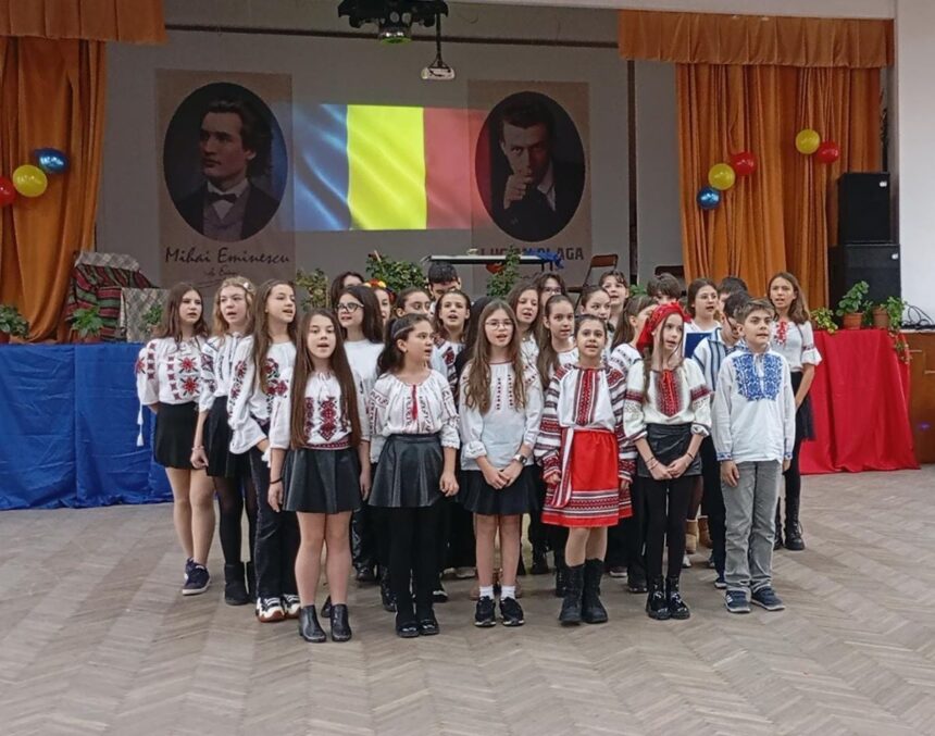 foto elevii liceului teoretic lucian blaga din constanta au sarbatorit ziua nationala cu cantece dansuri si plantari de copaci 6929d47c2b411