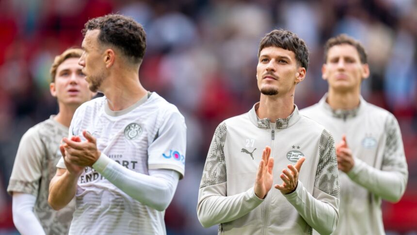 foto emotie pura in champions league gestul fanilor lui psv inaintea meciului din grecia esti mort doar cand esti uitat 690a5bf6d26ba