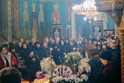 foto ips teodosie va oficia slujba de inmormantare a parintelui nicolae madalin de la biserica sfantul mare mucenic gheorghe din mangalia 69274a2e8d3d1