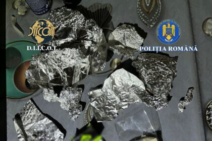 foto perchezitii de amploare si in judetul tulcea un barbat este cercetat pentru ca ar fi comercializat cannabis cu cat vindea gramul 100 de lei 691dbee7369aa