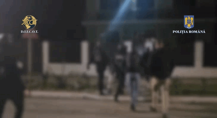 foto perchezitii in localitatea remus opreanu din medgidia politistii au gasit si o grenada 692068c447bd5